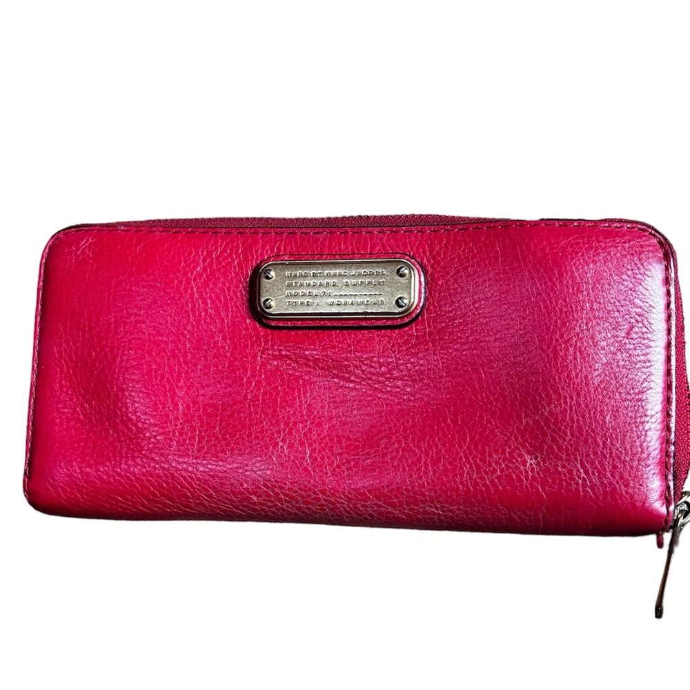 Marc by Marc Jacobs New Q Vertical Zippy Wallet